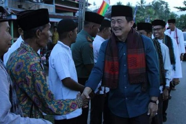 Vice Regent Kuansing, Halim during a visit to Koto Rajo Kuantan Hilir