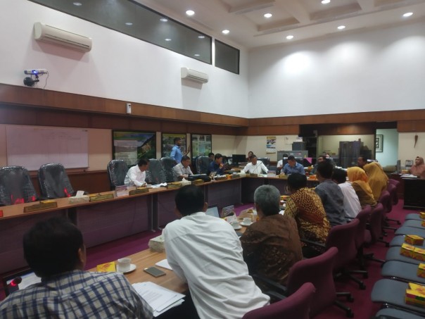 DPRD Riau when hearing with Commission II