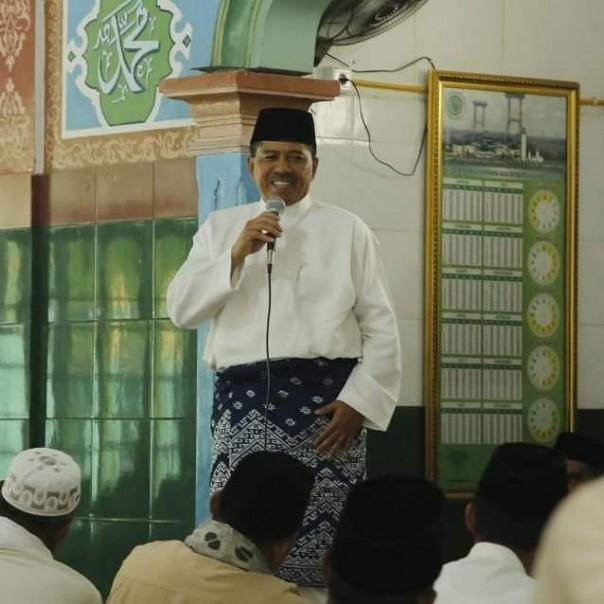 The impact of the implementation of the Large-Scale Social Restrictions (PSBB) the communities of Siak Regency forced to carry out the Eid Al-Fitr prayer at their home