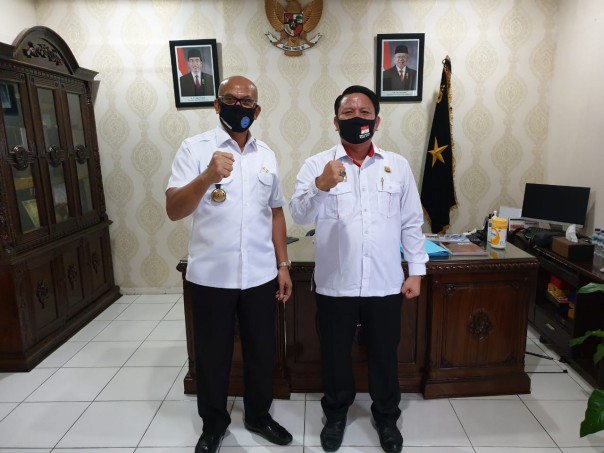 Riau Provincial Narcotics Agency Head Brigadier General Drs Kenedy and Chairman of the Provincial Governing Board of the Republic of Indonesia State Monitoring Agency Riau Dedi Syaputra Sagala