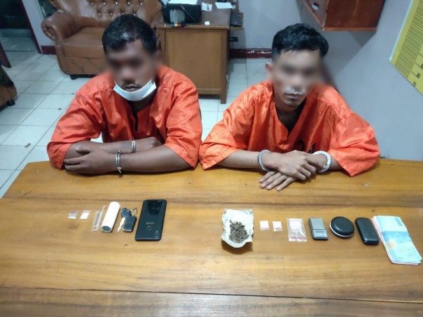 These two young men were detained in the Mandau Police Department
