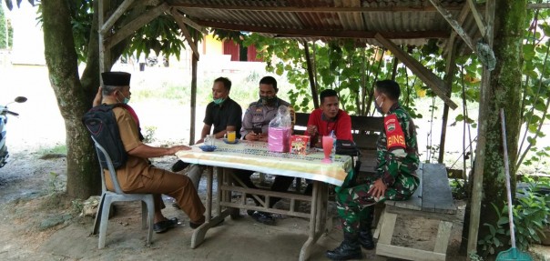 Second Sergeant Sugeng Siswaji carries out Social Communication