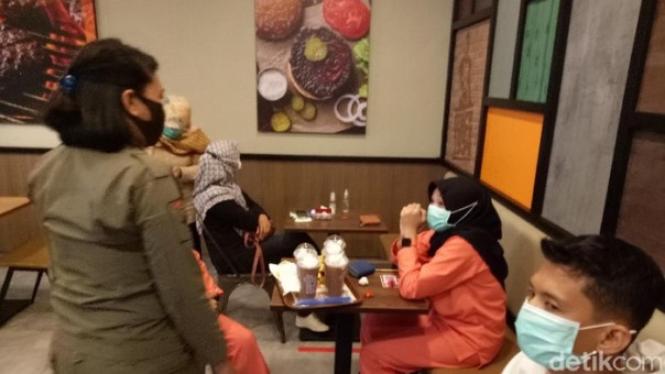 The opening of burger king in Makassar is polemic