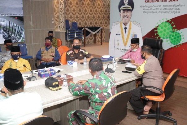 A virtual meeting of the Siak Regency government with the Governor of Riau