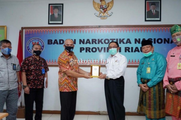 Urged to Immediately Form a Regency National Narcotics Agency, Regent Inhil visits the Riau Province National Narcotics Agency
